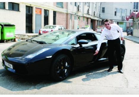 Tânăr cu ambiţii de politician, cu suportul lui tata, Honorius Prigoană conduce un Lamborghini